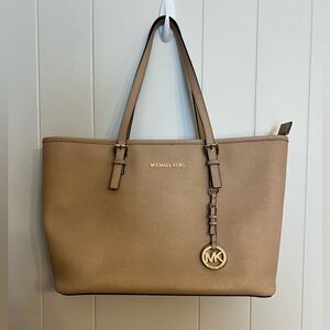 Michael Kors Large Jet Set Saffiano Leather Tote Handbag Purse‎ Top Zip